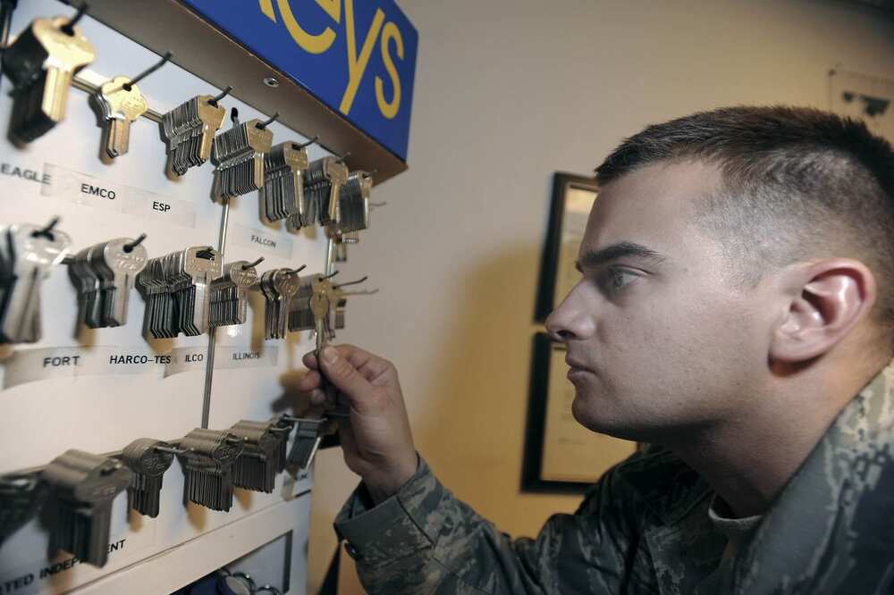 Hero image for Securing Your Keys: Multi-Sig Vs Shamir Secret Sharing